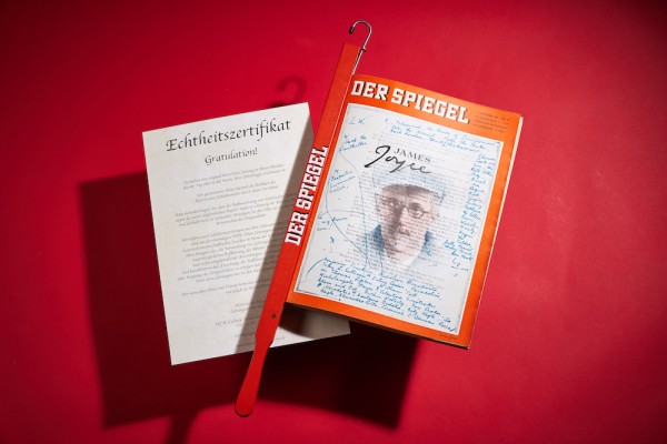 Zeitungsstock, Zeitungshalter, Stock für Zeitung, Präsentieren Sie Ihre SPIEGEL Geburtstagsausgabe stilvoll mit unserem exklusiven Zeitungshalter!